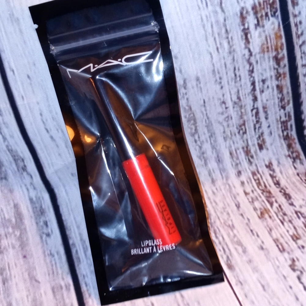MAC Lipglass